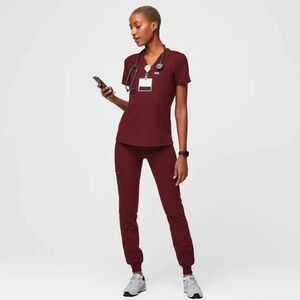 FIGS Burgundy Scrub Set size small